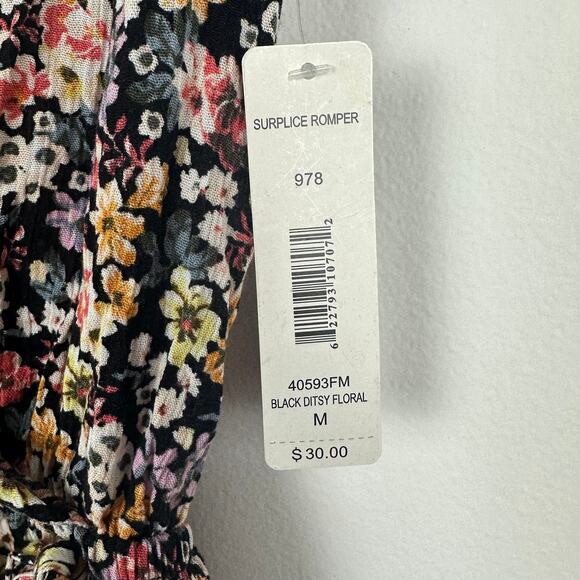 NWT Justify Womens Cap Sleeve Plunge V-Neck Black Ditsy Floral Romper Medium - Picture 7 of 10